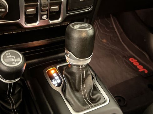 Used 2019 Jeep Wrangler Unlimited Sahara image 22