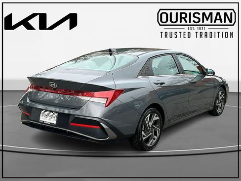 Used 2024 Hyundai Elantra SEL w/ Convenience Package image 4