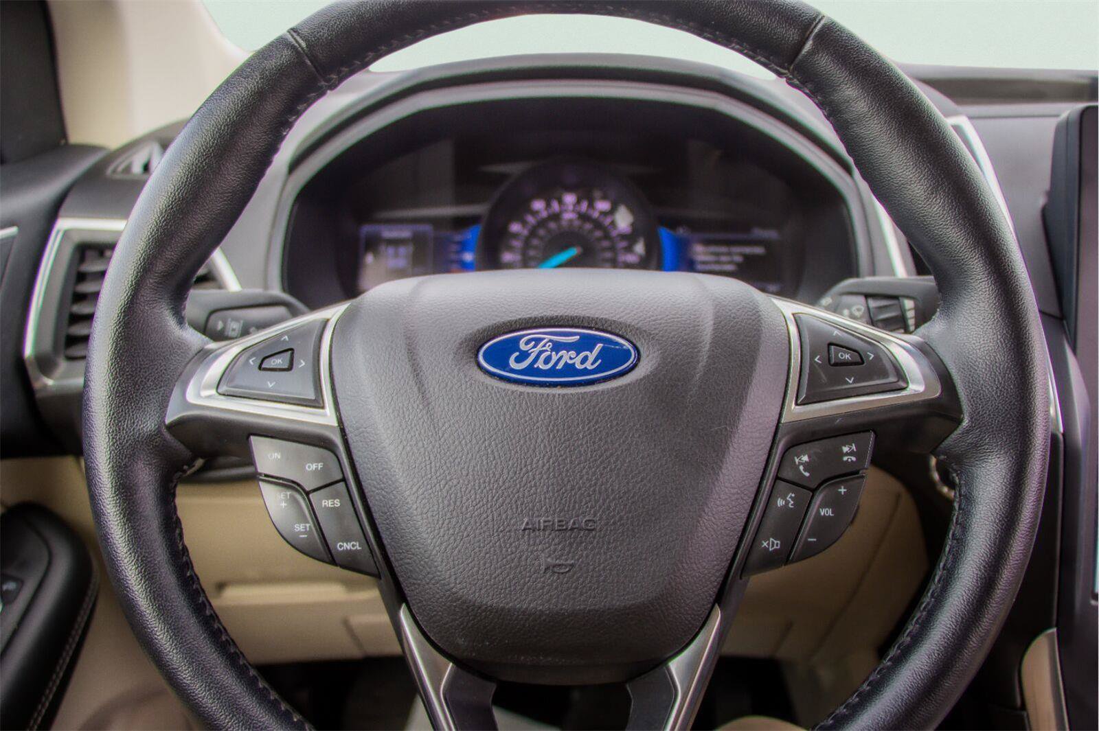 Used 2022 Ford Edge Titanium AWD/4WD image 11