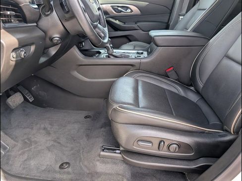 Used 2023 Chevrolet Traverse Premier AWD/4WD image 12