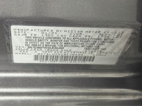Used 2025 Nissan Versa SR FWD image 12