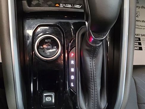 Used 2025 Chevrolet Colorado ZR2 w/ Technology Package image 31