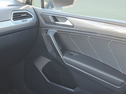 Used 2022 Volkswagen Tiguan SE image 16