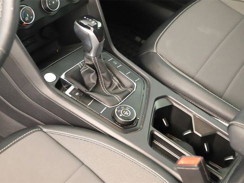 Used 2022 Volkswagen Taos SE image 17