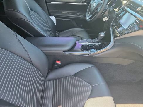 Used 2020 Toyota Camry SE w/ Blackout Package FWD image 15