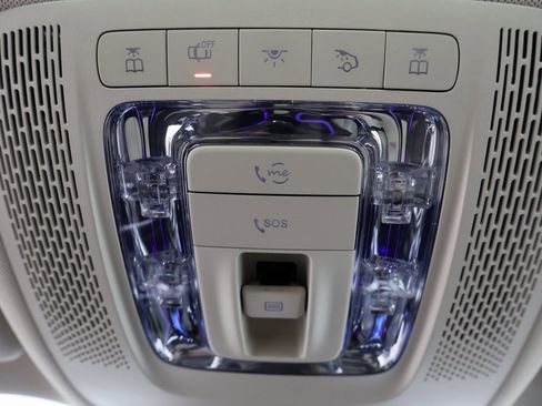 Used 2022 Mercedes-Benz EQB 300 4MATIC image 7