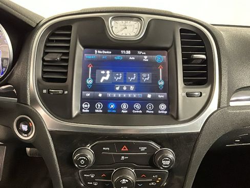 Used 2018 Chrysler 300 Limited AWD/4WD image 26