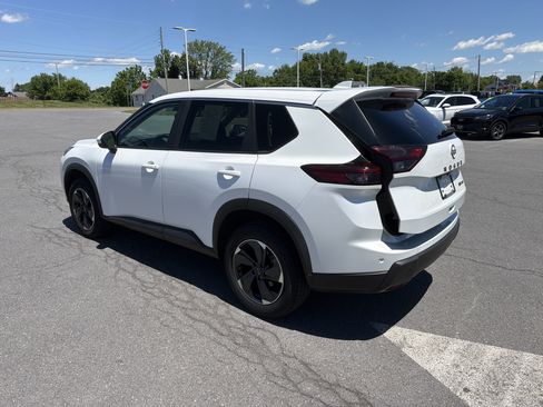 Used 2024 Nissan Rogue SV AWD/4WD image 6