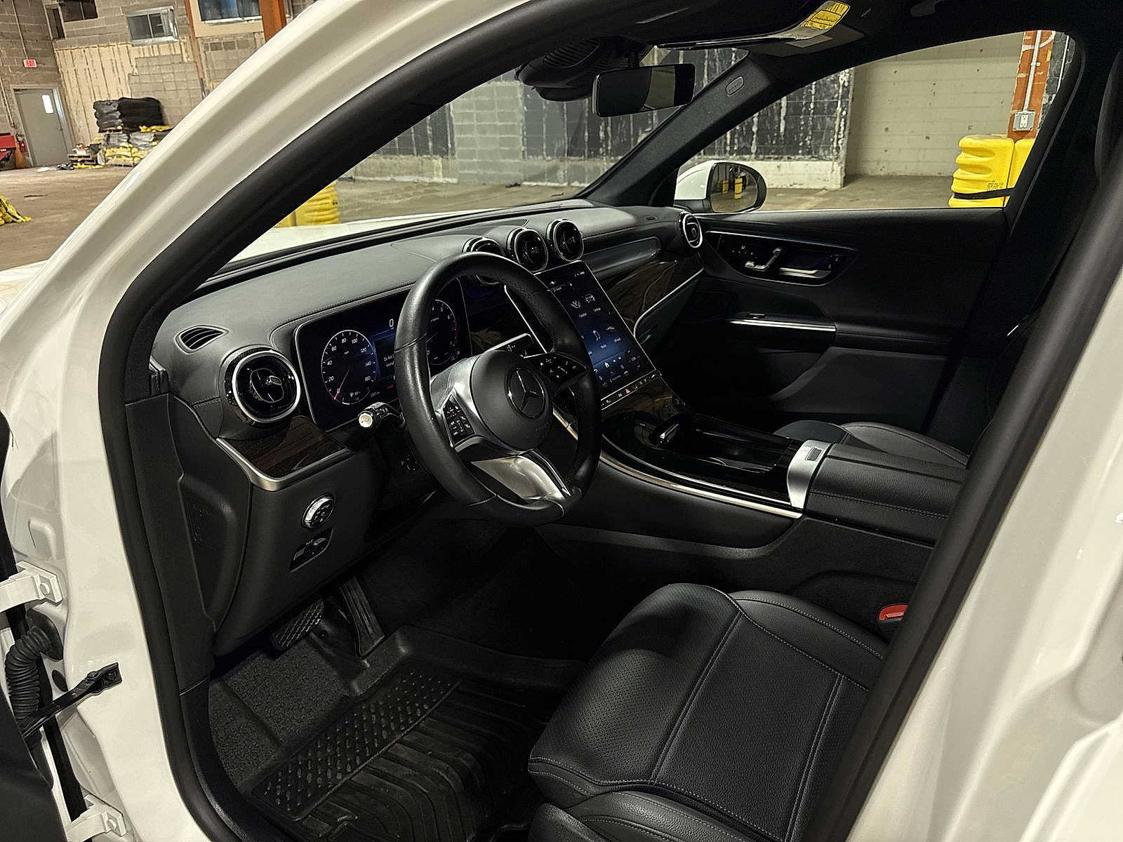 Used 2024 Mercedes-Benz GLC 300 4MATIC image 28