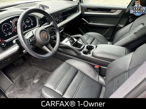 Used 2024 Porsche Cayenne AWD/4WD image 2