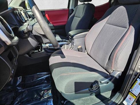 Used 2017 Toyota Tacoma SR5 RWD image 19