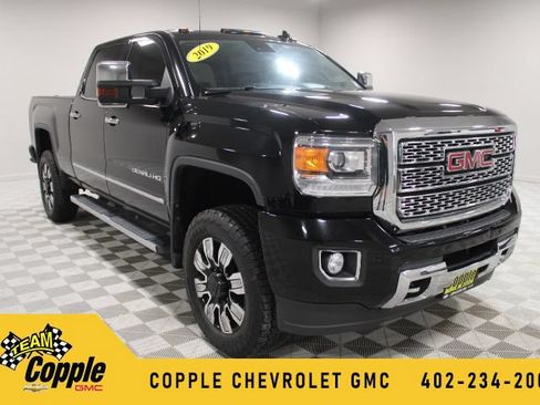 Used 2019 GMC Sierra 2500 Denali w/ LPO, Protection Package AWD/4WD image 1