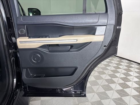 Used 2024 Ford Expedition Limited image 29