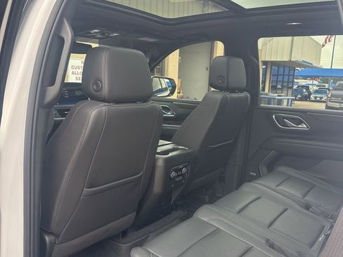 Used 2022 Chevrolet Tahoe Z71 w/ Luxury Package AWD/4WD image 5