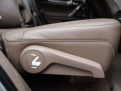 Used 2016 Lexus GX 460 Luxury image 17