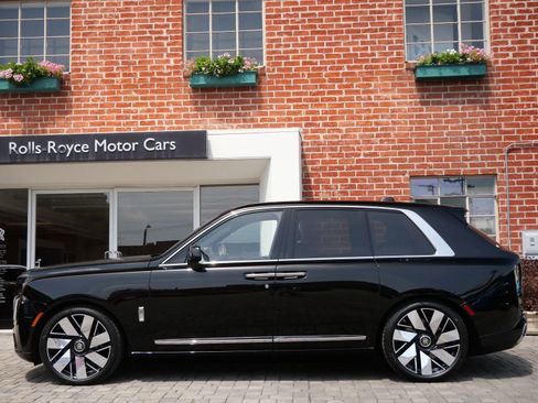 New 2026 Rolls-Royce Cullinan AWD/4WD image 3