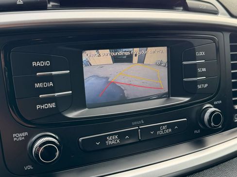 Used 2017 Kia Sorento LX image 19