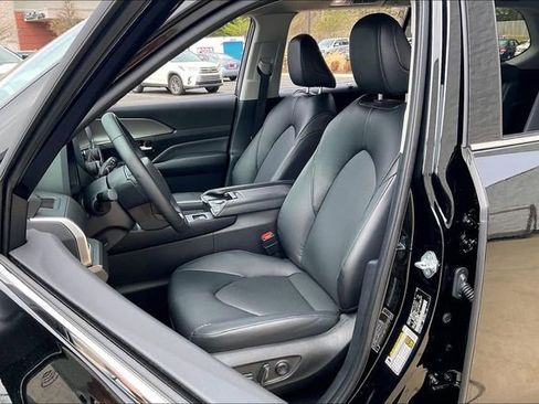 Used 2025 Toyota Grand Highlander AWD image 25