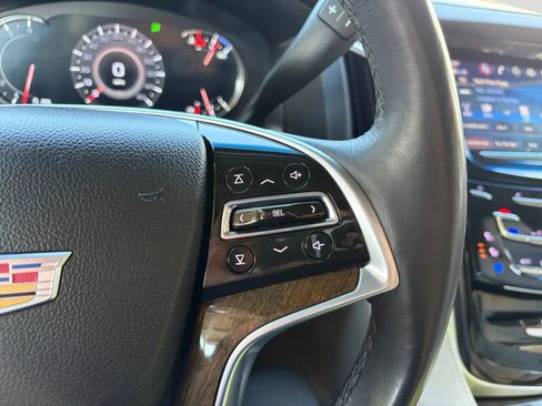 Used 2018 Cadillac Escalade Luxury AWD/4WD image 32