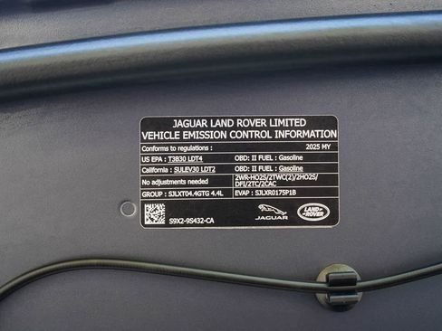 Used 2025 Land Rover Range Rover SE AWD/4WD image 28