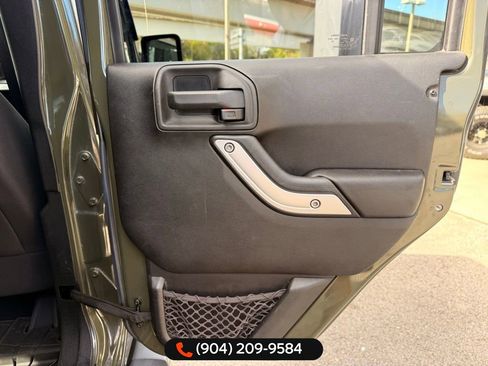 Used 2015 Jeep Wrangler Unlimited Rubicon w/ Dual Top Group image 28