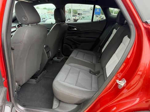 Used 2024 Chevrolet Trax RS FWD image 8