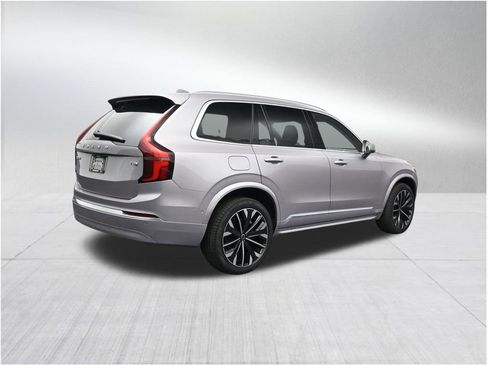 New 2026 Volvo XC90 T8 Plus AWD/4WD image 5