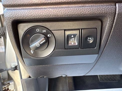 Used 2010 Ford Fusion SE FWD image 16