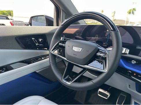 New 2026 Cadillac Optiq Luxury 1 image 7