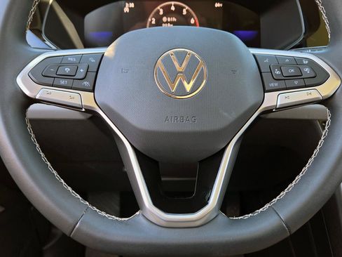 Certified 2023 Volkswagen Taos SE w/ Panoramic Sunroof Package FWD image 30