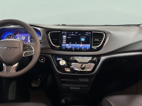 Used 2025 Chrysler Pacifica Select FWD image 37