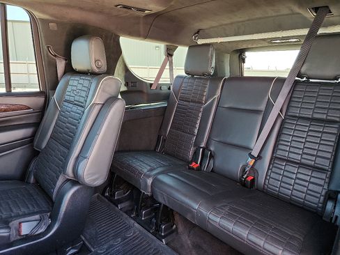 Used 2023 Cadillac Escalade ESV Premium Luxury Platinum image 9