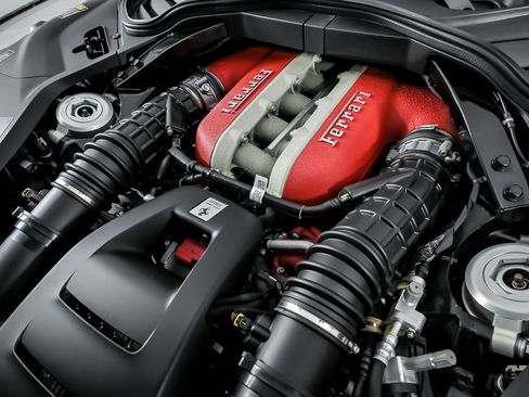 Used 2025 Ferrari Purosangue image 22