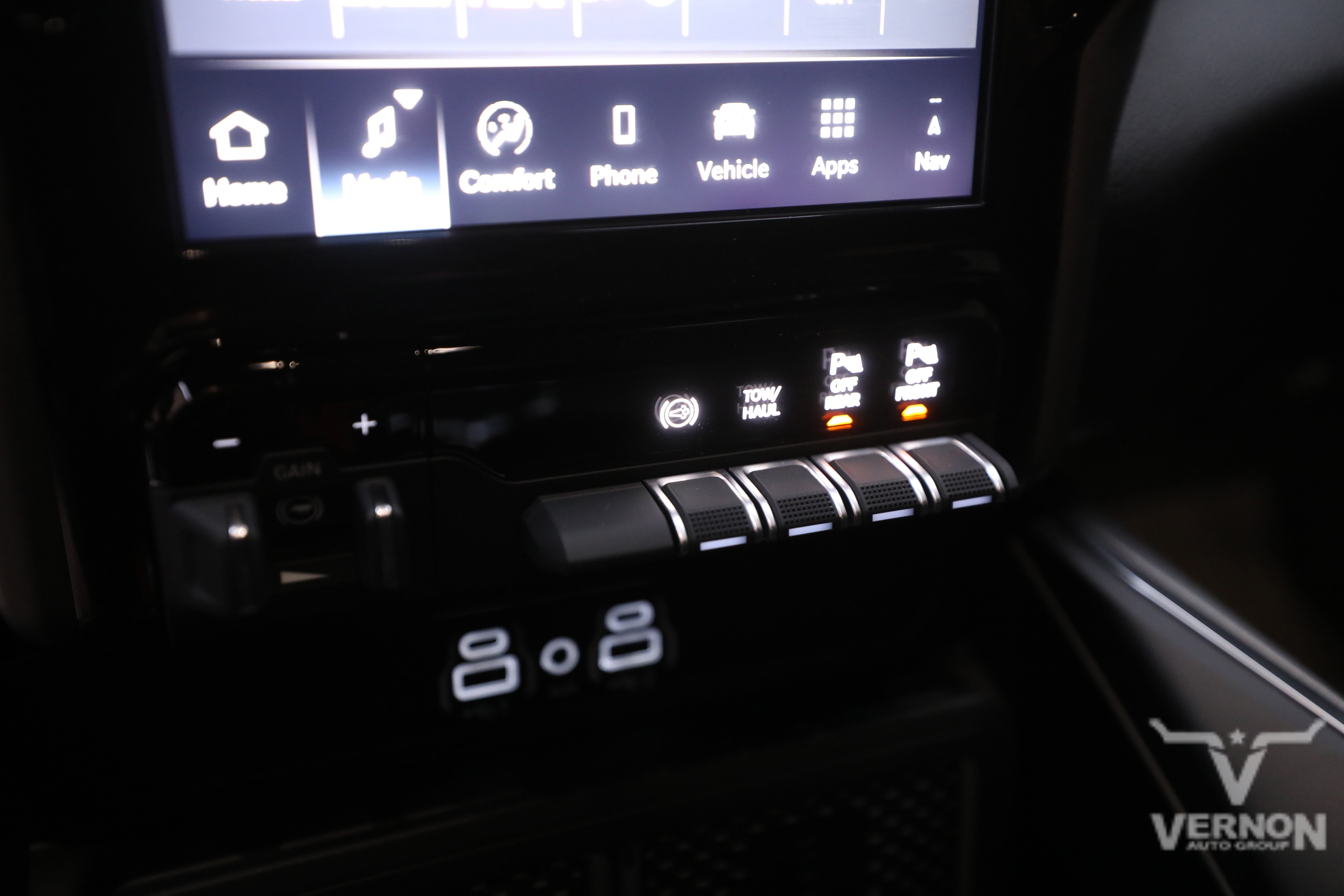 New 2026 RAM 3500 Laramie w/ Towing Technology Group AWD/4WD image 25
