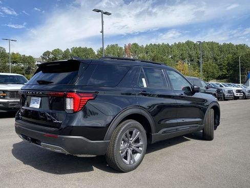 New 2026 Ford Explorer Active w/ Active Comfort Package image 3