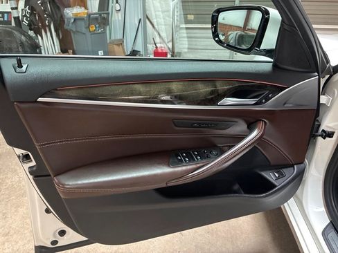 Used 2019 BMW 530i xDrive w/ Convenience Package AWD/4WD image 15