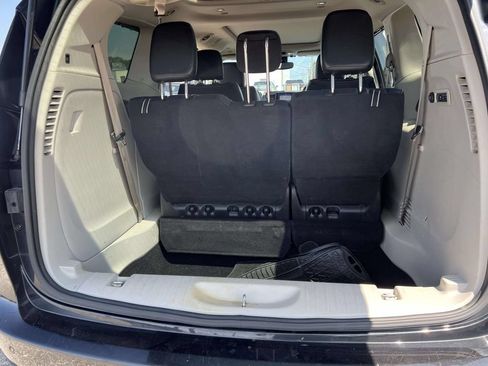 Used 2019 Chrysler Pacifica Limited FWD image 12