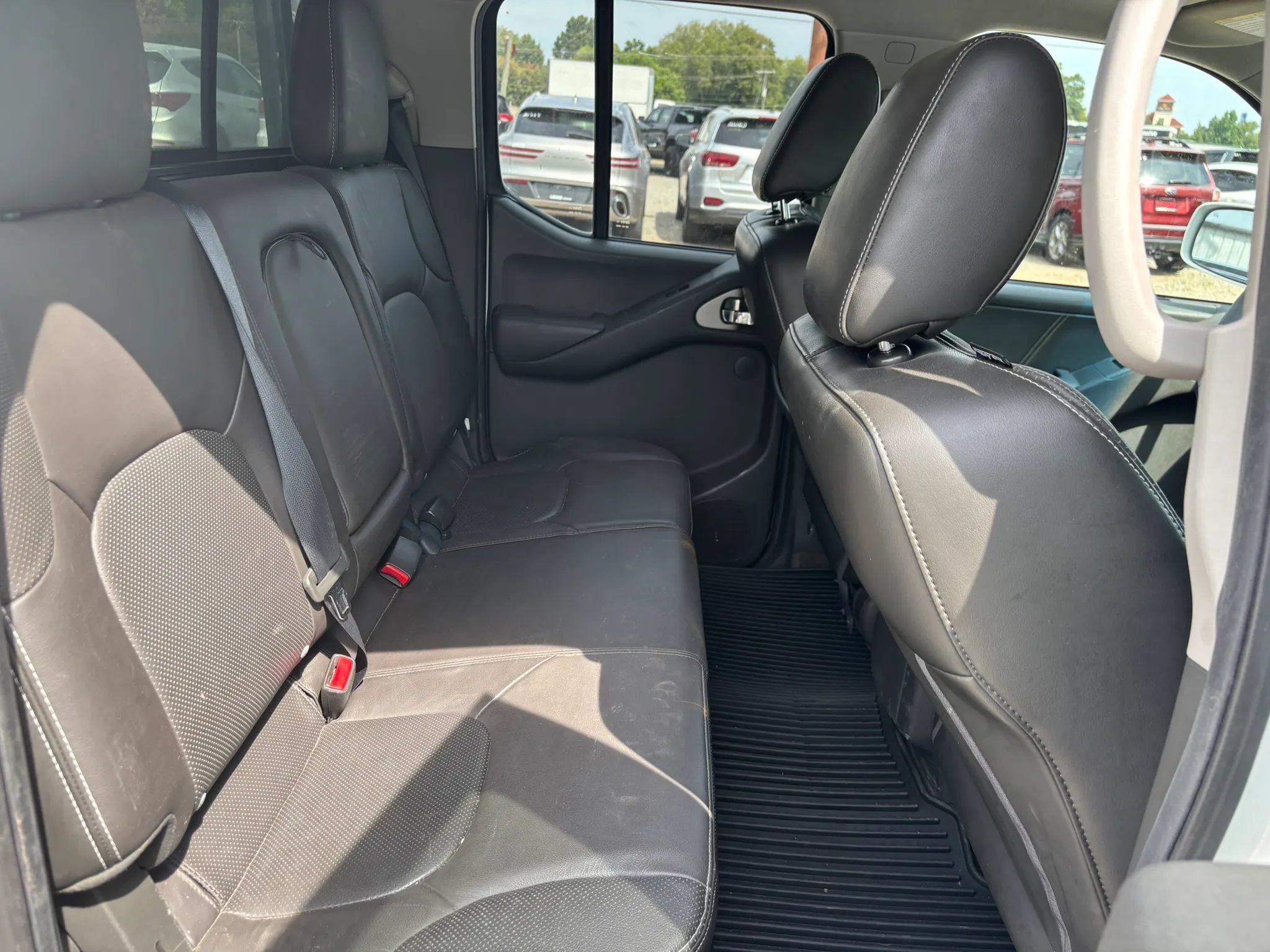 Used 2015 Nissan Frontier PRO-4X w/ Pro-4x Luxury Package AWD/4WD image 16