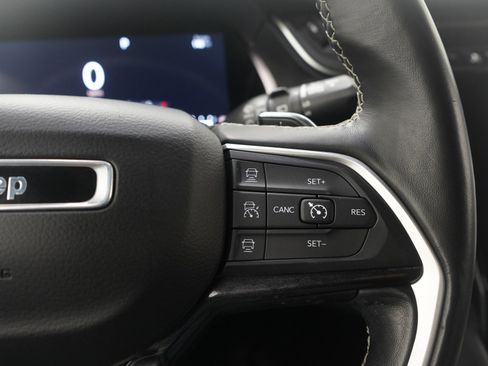 Used 2021 Jeep Grand Cherokee L Laredo image 28