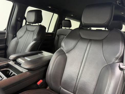 Used 2024 Jeep Wagoneer Series II w/ Flexible Seating Group image 27