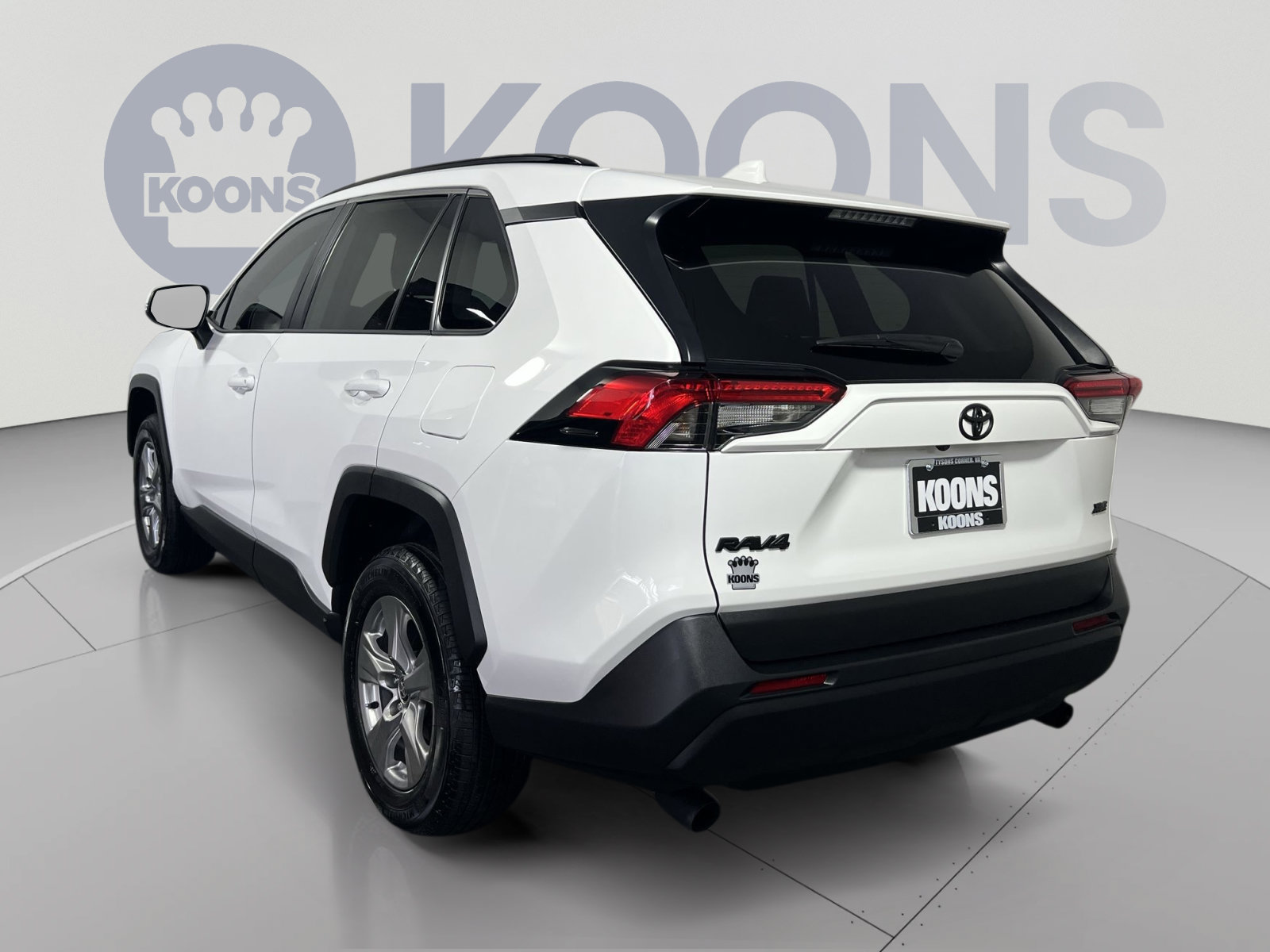 Used 2025 Toyota RAV4 XLE w/ Convenience Package FWD image 4