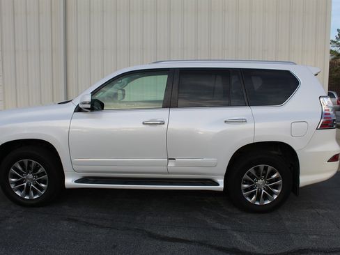 Used 2016 Lexus GX 460 Luxury w/ Preferred Accessory Package image 3