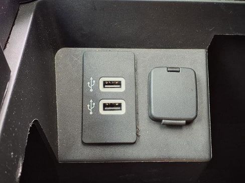 Used 2016 Ford Expedition XLT w/ Equipment Group 202A image 9