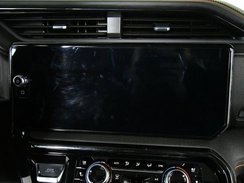 Used 2025 GMC Sierra 2500 AT4 w/ AT4 Premium Plus Package image 4