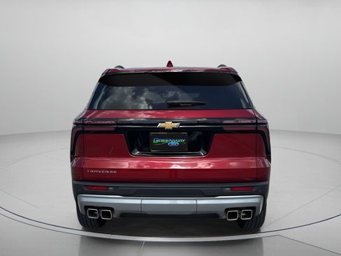 Used 2025 Chevrolet Traverse LT image 4