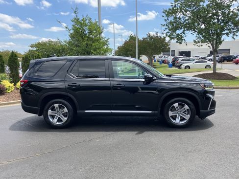 Used 2025 Honda Pilot EX-L image 11
