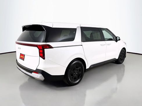 Used 2025 Kia Carnival image 8