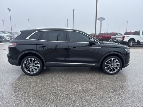 Used 2022 Lincoln Nautilus Reserve image 2