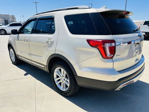 Used 2017 Ford Explorer XLT FWD image 34