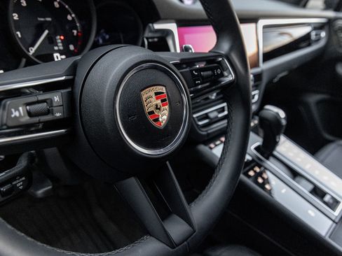 Certified 2025 Porsche Macan image 18